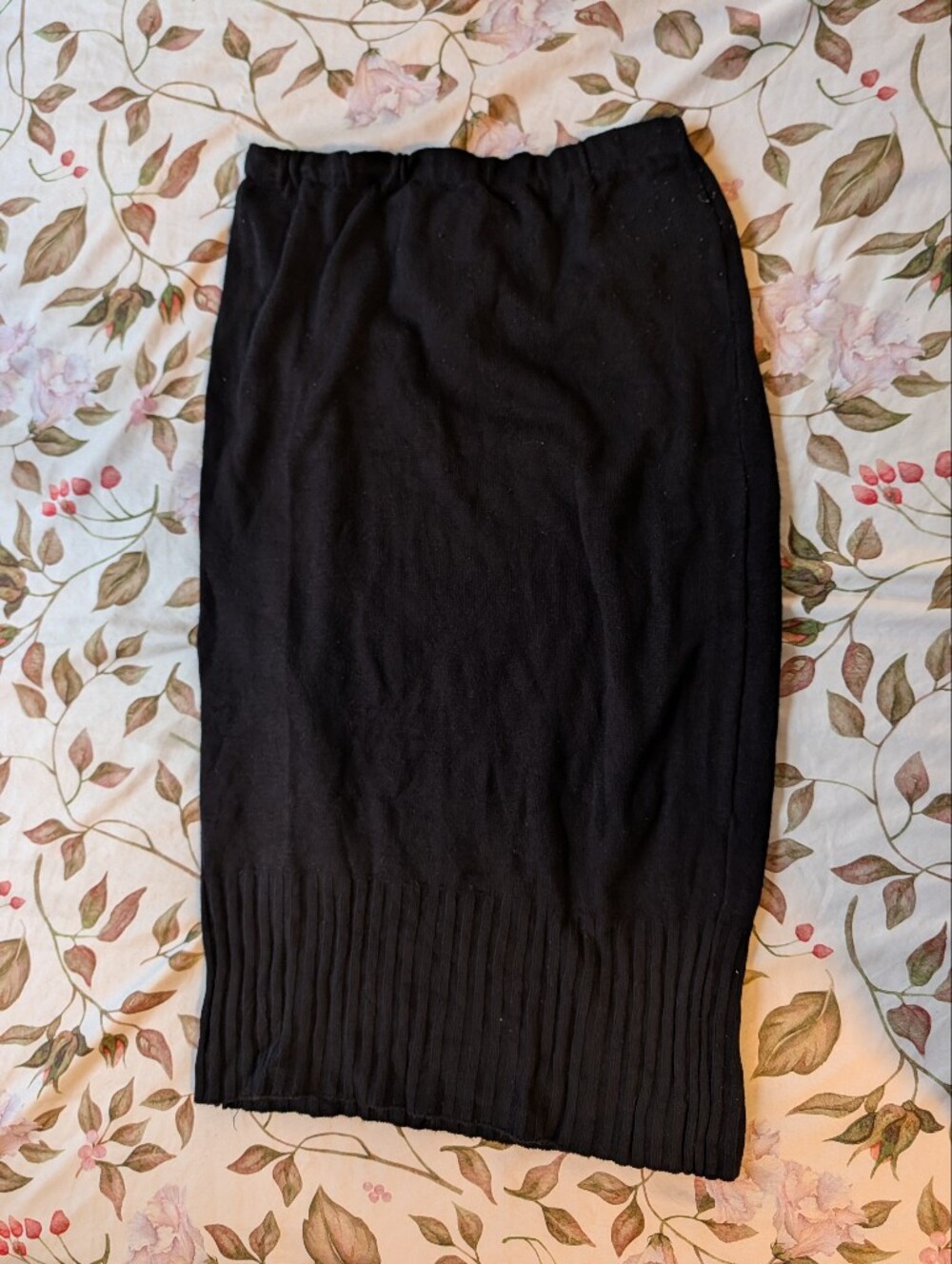 Vintage 90s Women's Black Ribbed Maxi Skirt